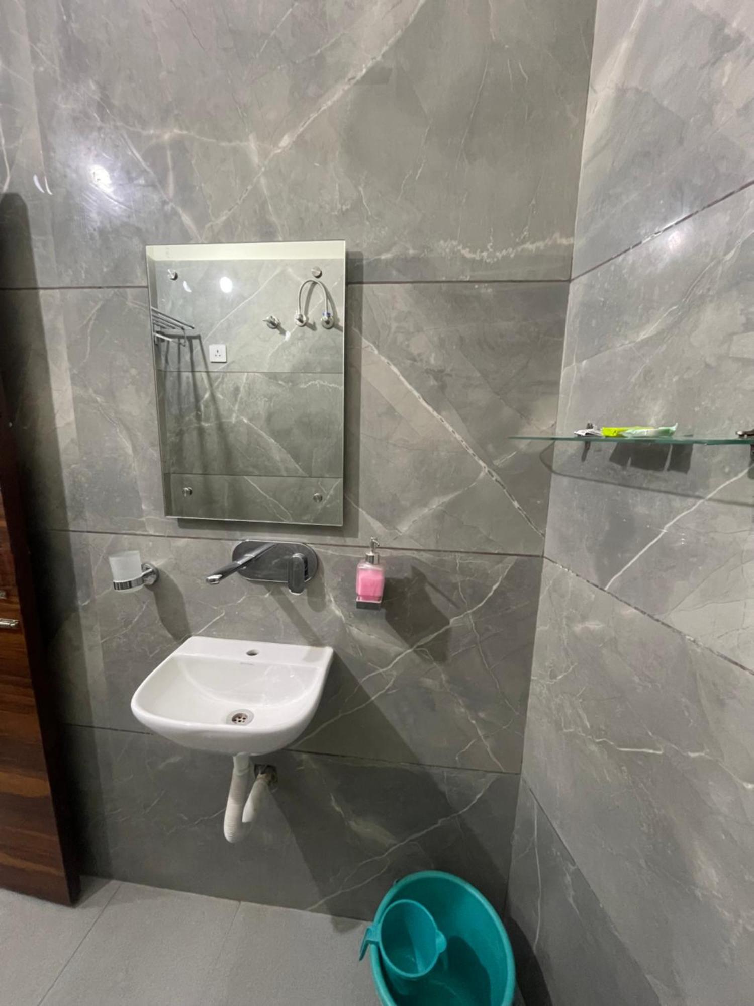 Homestay Comforts 500M From Amritsar Airport Kültér fotó